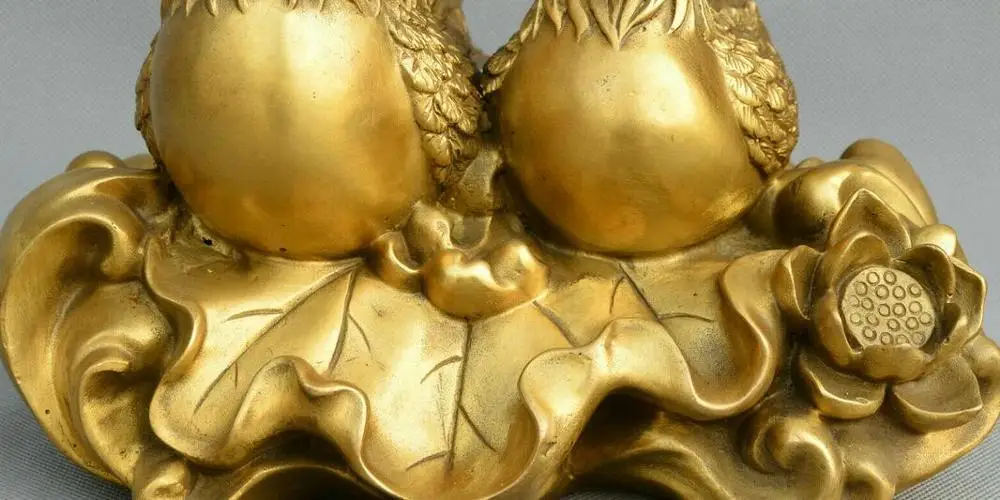 

Collect Chinese fengshui old bronze mandarin duck lotus flower Love Birds statue