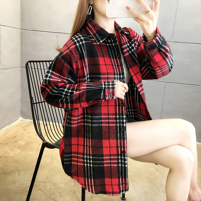 

Женская рубашка средней длины с длинным рукавом и воротником в клетку