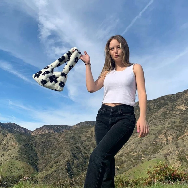 

Fashion Plush Handbags for Winter,Cute Flowers Shoulder Bag,Ladies Mini Underarm Bag for Ladies