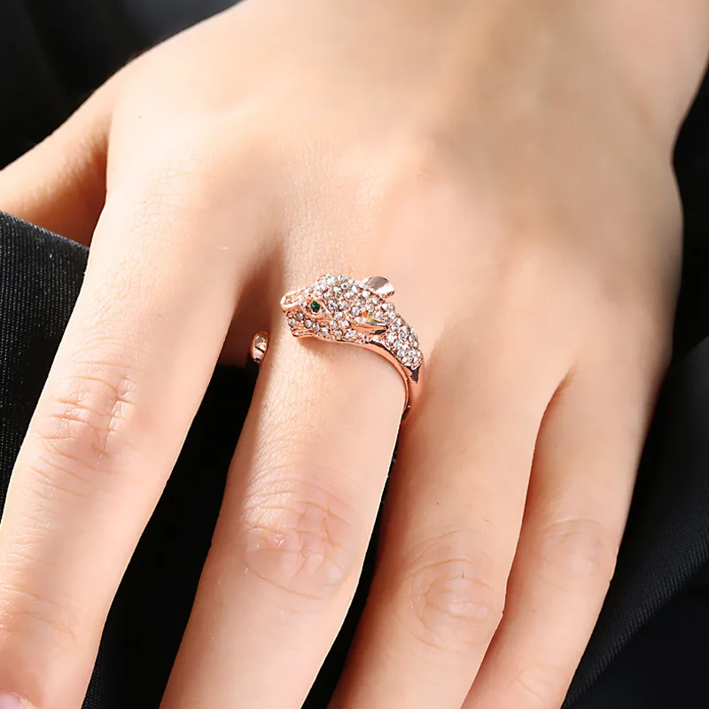 Женское кольцо в стиле хип-хоп с головой Золотой Пантеры регулируемое зелеными