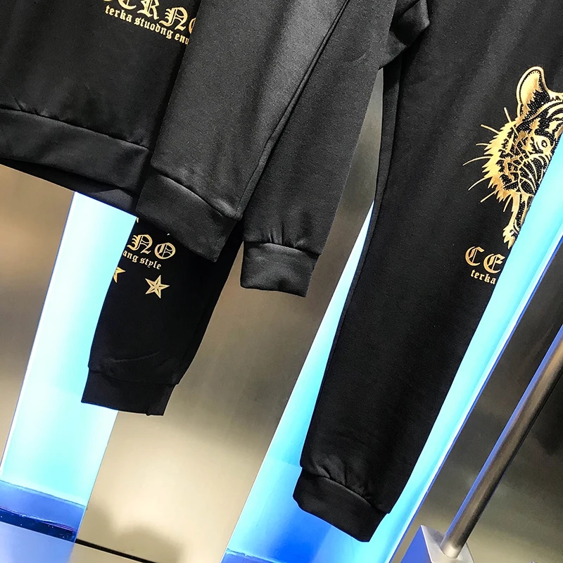 

Men's round neck sweater casual suit tiger hot Diamond Long Sleeve pants two piece men's youth fashion brand in autumn 2020