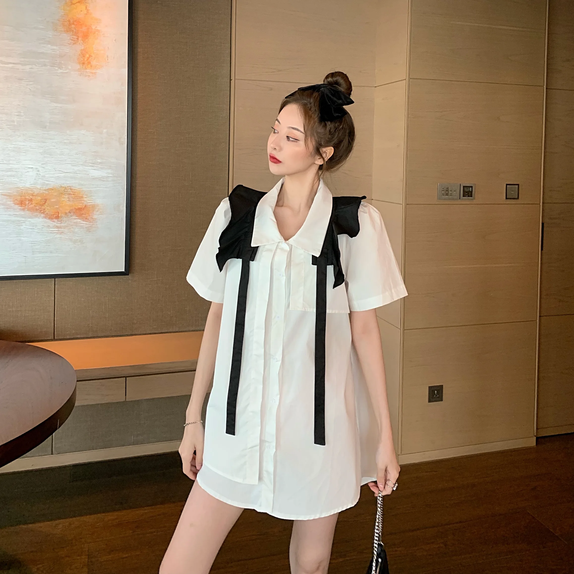 Женское однотонное платье рубашка с отложным воротником и коротким рукавом