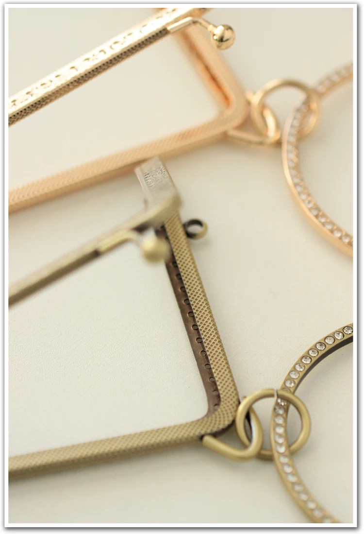 Dailylike Bronze Light Gold Bracelet Diamond L-shaped Mouth Wind Cartoon Flowers and Animals Fabric Embroidery | Дом и сад