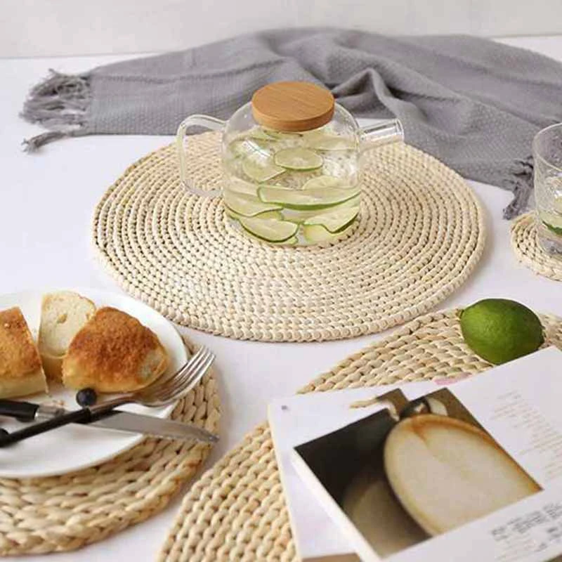

8 Pcs Natural Weave Placemat Round Braided Rattan Tablemats Corn Straw Heat Resistant Non-Slip Braided Dining Table Mats