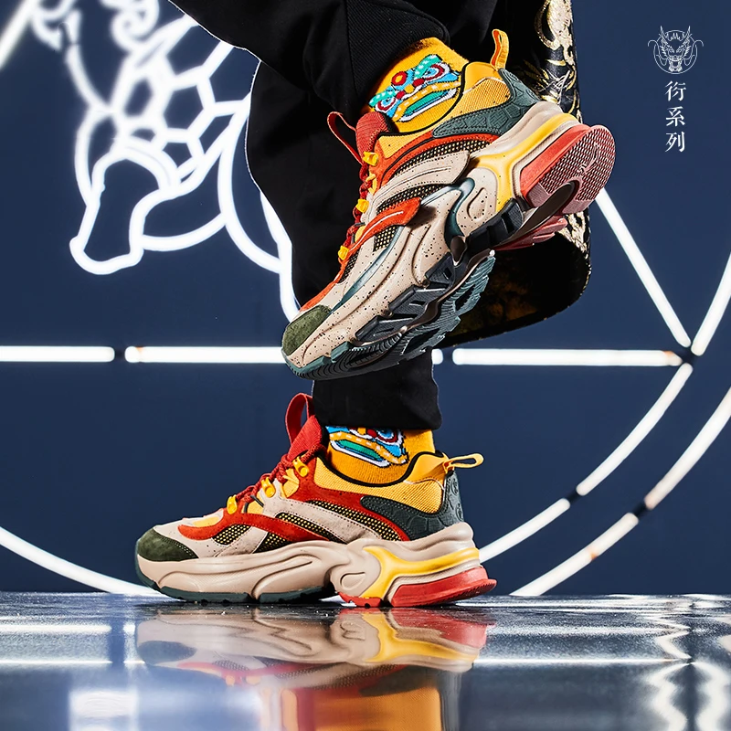 QIAODAN Running Shoes 2022 for Men XUANWU Series Fashion Lightweight Elegant Outdoor Sports Shoes Non-Slip Sneakers XM15200315