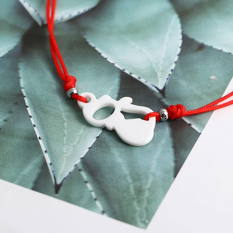 Браслет ручной работы из разноцветной веревки с котом на удачу регулируемый