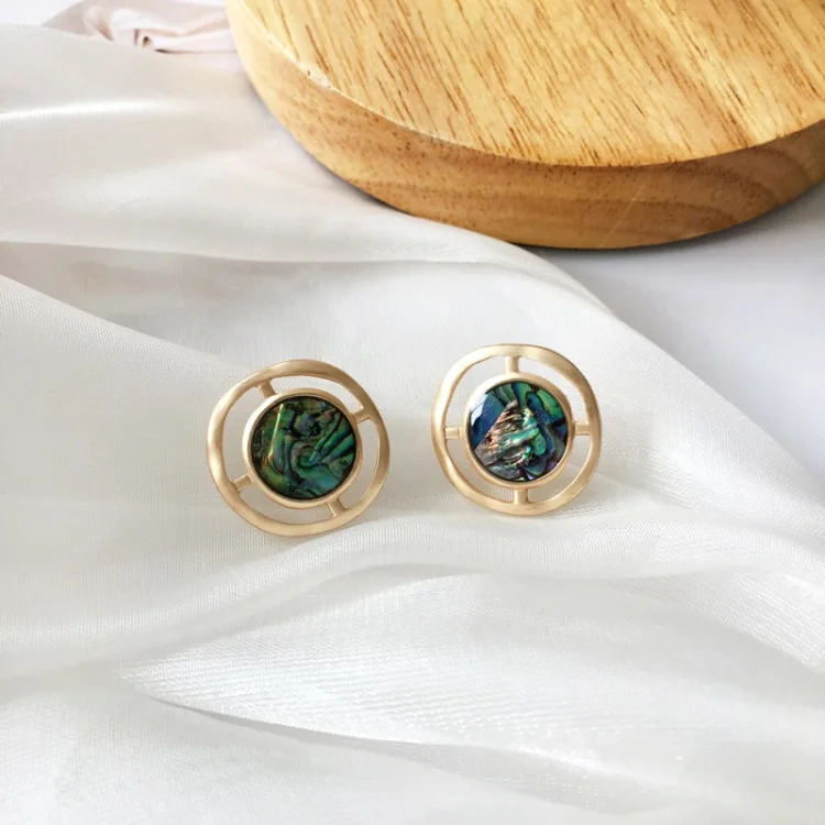 

Геометрические красивые короткие женские большие серьги-гвоздики металлические матовые темпераментные серьги-гвоздики