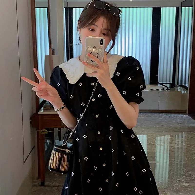 

French Retro Age-reducing Doll Collar Embroidered Dress Female Summer Waist Slimming Puff Sleeve Sweet First Love A-line Skirt