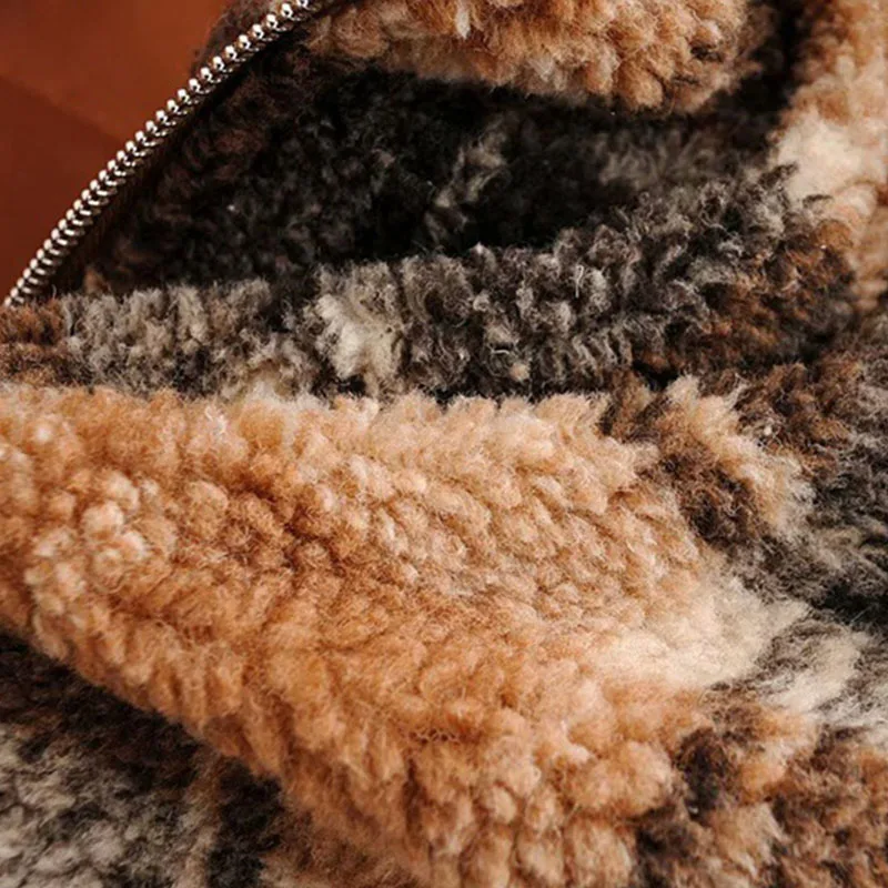 Куртка-тракер женская зимняя коричневая в клетку короткая теплая осенняя -