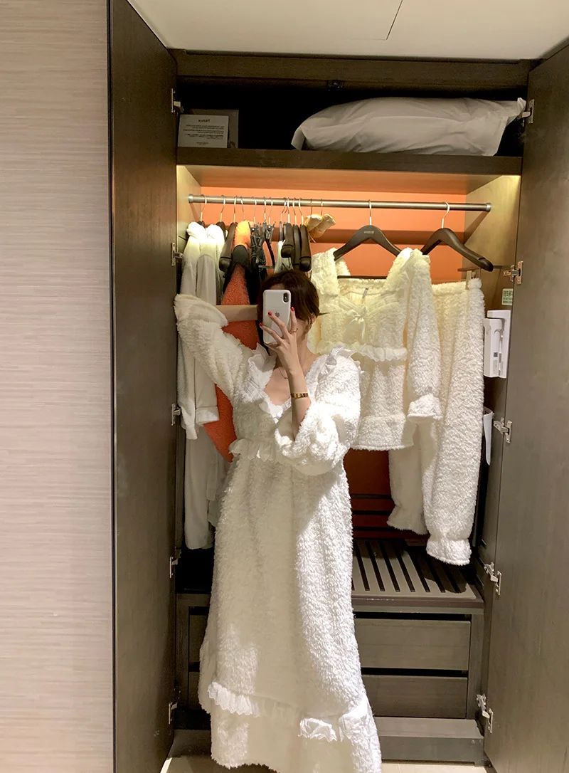 Осенне-зимние женские милые белые фланелевые пижамные комплекты/Ночная рубашка.