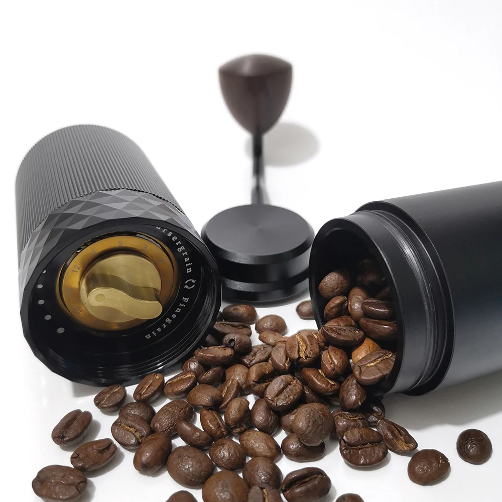 売却 手動コーヒーグラインダーチタン円錐バリグラインダー調整可能な設定ポータブルハンドクランクキッチンツールスパイスナットグラインダー