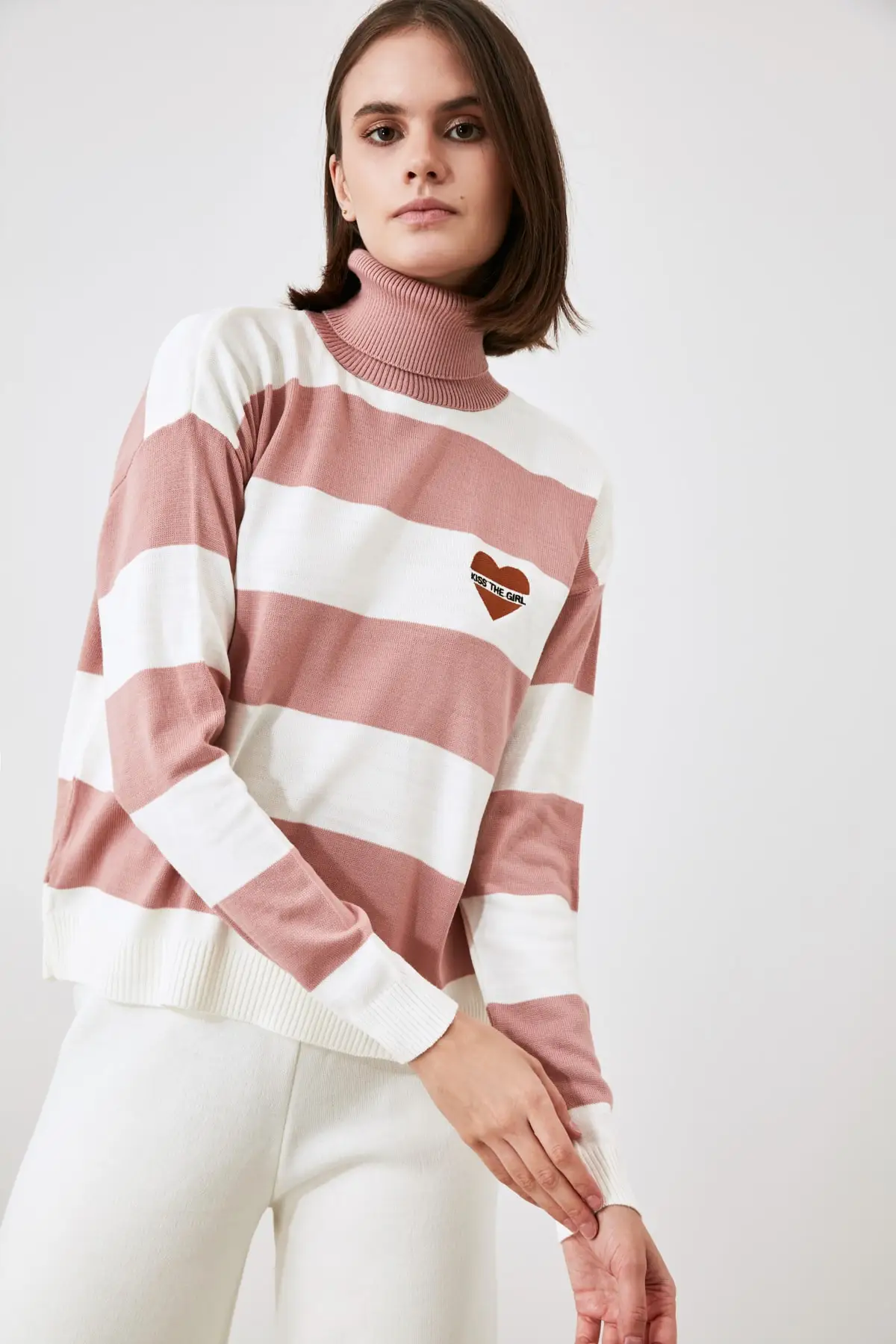 

Trendyol Embroidered Knitwear Sweater TWOAW21KZ2654