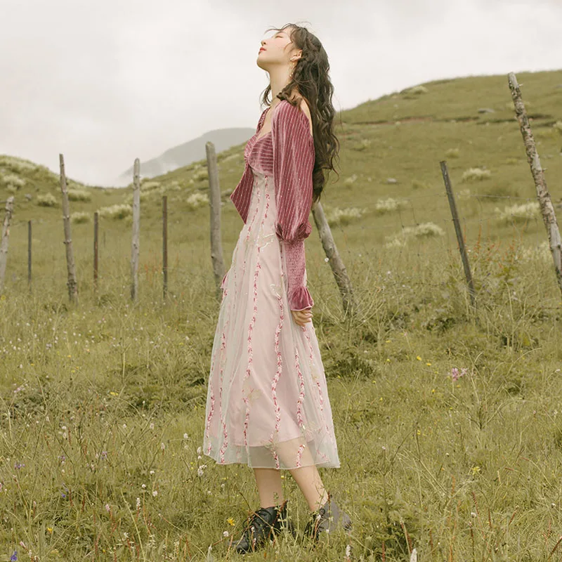 Женское винтажное платье принцессы осенне зимнее длинное кружевное с длинным