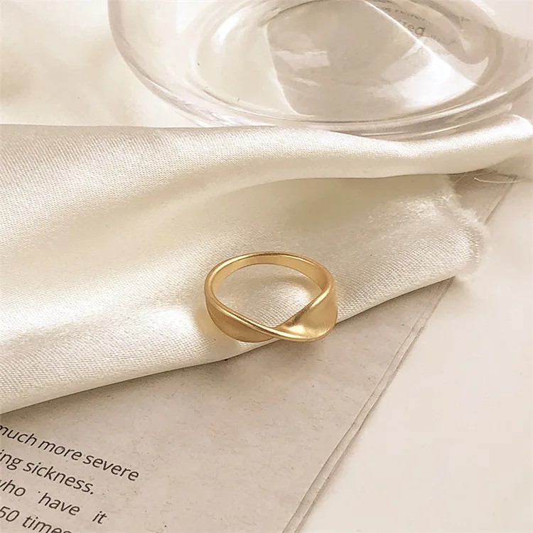 

Fashion Women Alloy Twisted Finger Ring Casual Party Geometric Plated Gold Color Ring Jewelry