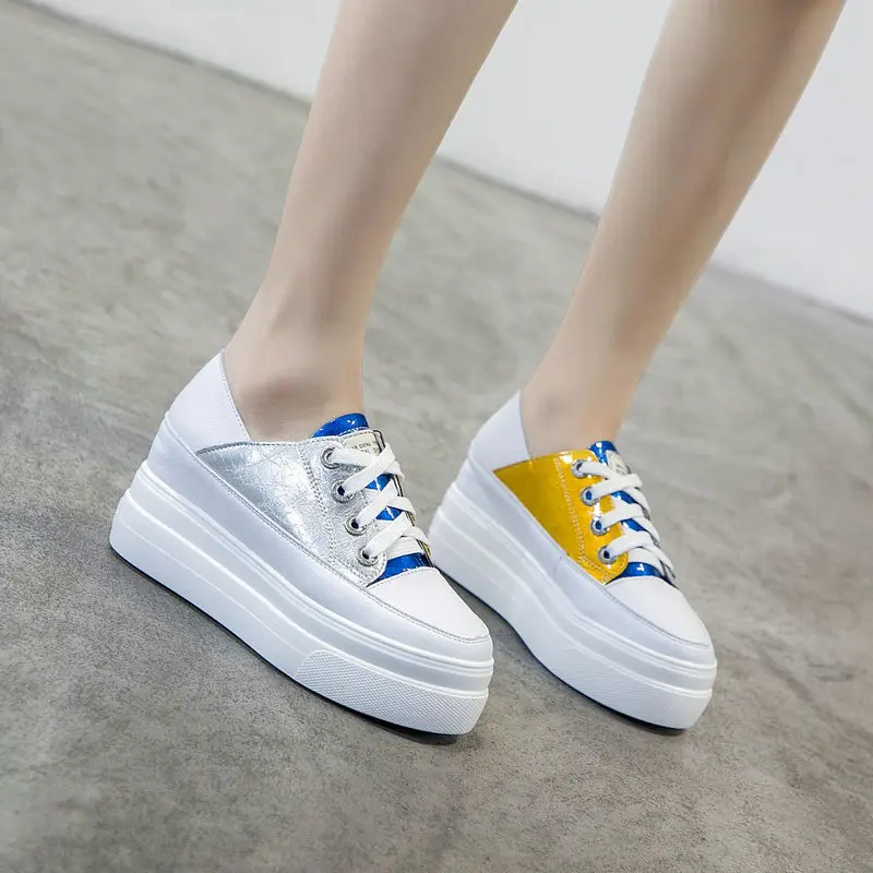 Женские кроссовки новинка подходящие цвета толстые белые для бега увеличивающие