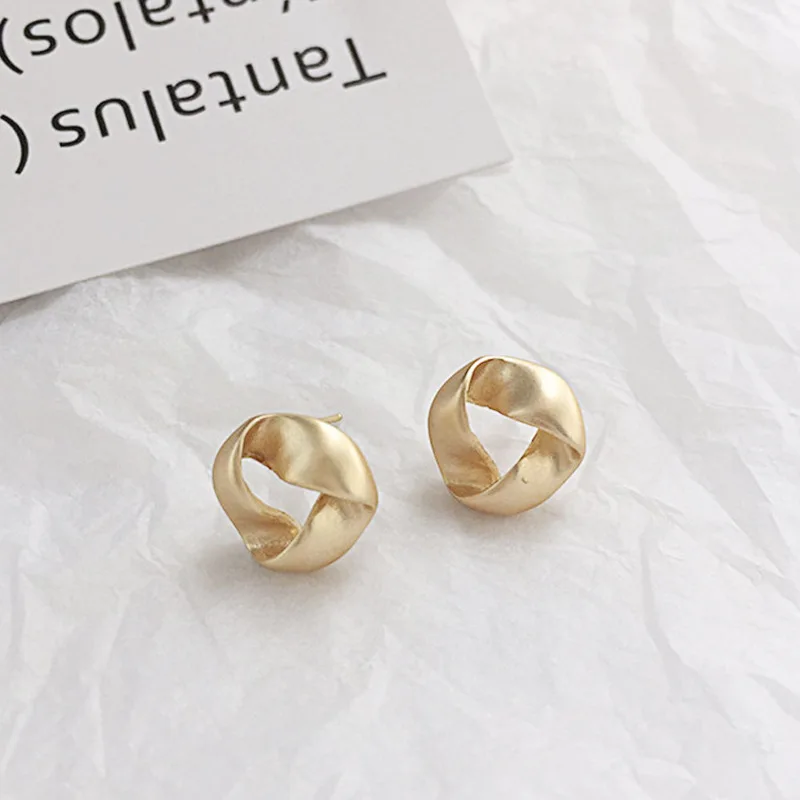 

AVEBIEN Korean Fashion Simple Retro Style Irregular Triangle Women's Stud Earrings 2021 Trend All-match Earrings Jewelry тренд