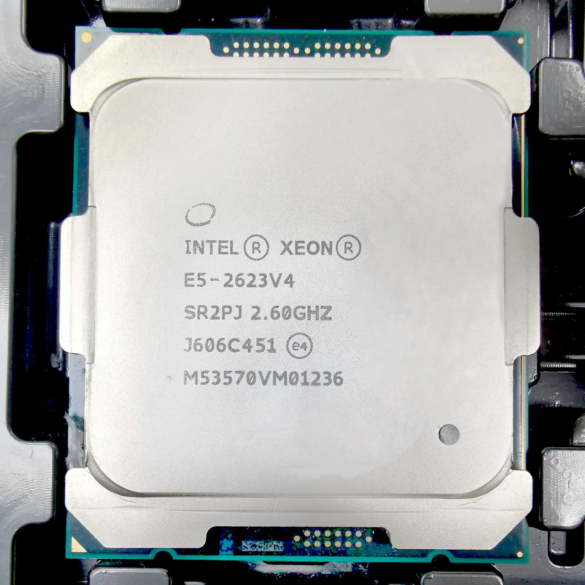 Intel Xeon E5 2623V4 2623 V4 2 60 ГГц 4 ядерный 10 МБ SmartCache FCLGA2011 3 TPD 85 Вт X99 материнская