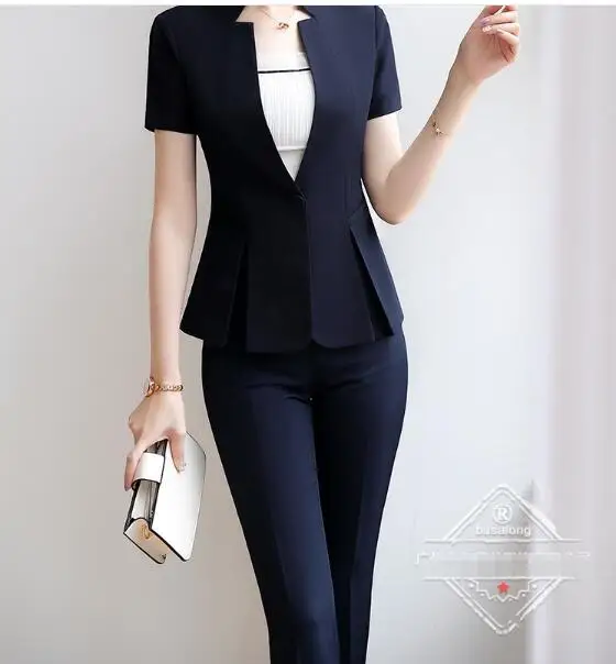 Женский деловой костюм из двух предметов красный пиджак с коротким рукавом и