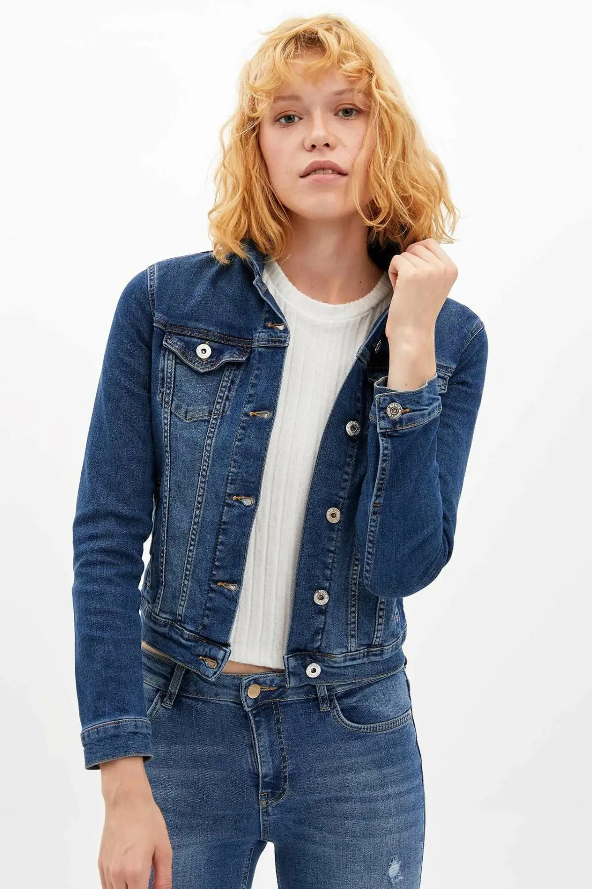 Женские джинсовые куртки DeFacto синие короткие простые винтажные узкие Coat J4286AZ19AU на