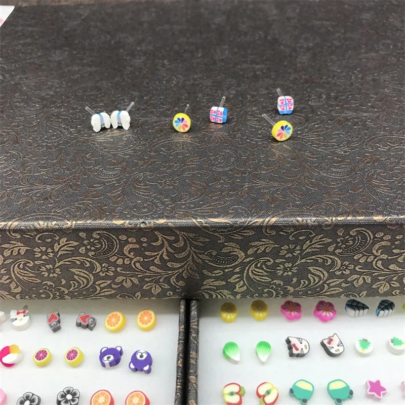 Серьги гвоздики из полимерной глины 1 пара сережек ручной работы в мультяшном