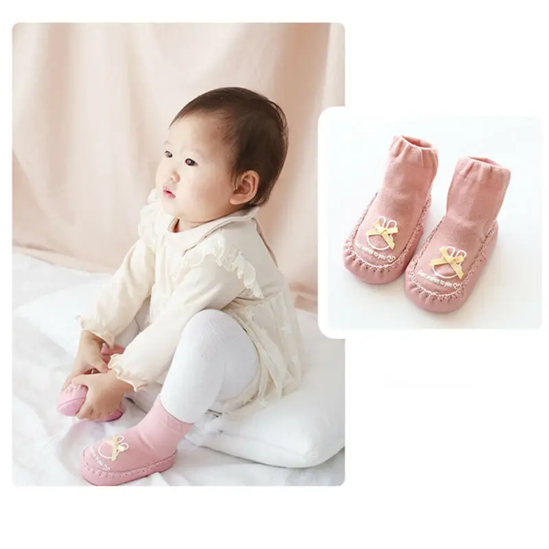 Новые осенние модные носки с милым рисунком для маленьких детей нескользящие