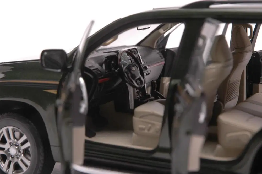 Модель литья под давлением 1:18 для Toyota Land Cruiser Prado 2010 зеленый внедорожник