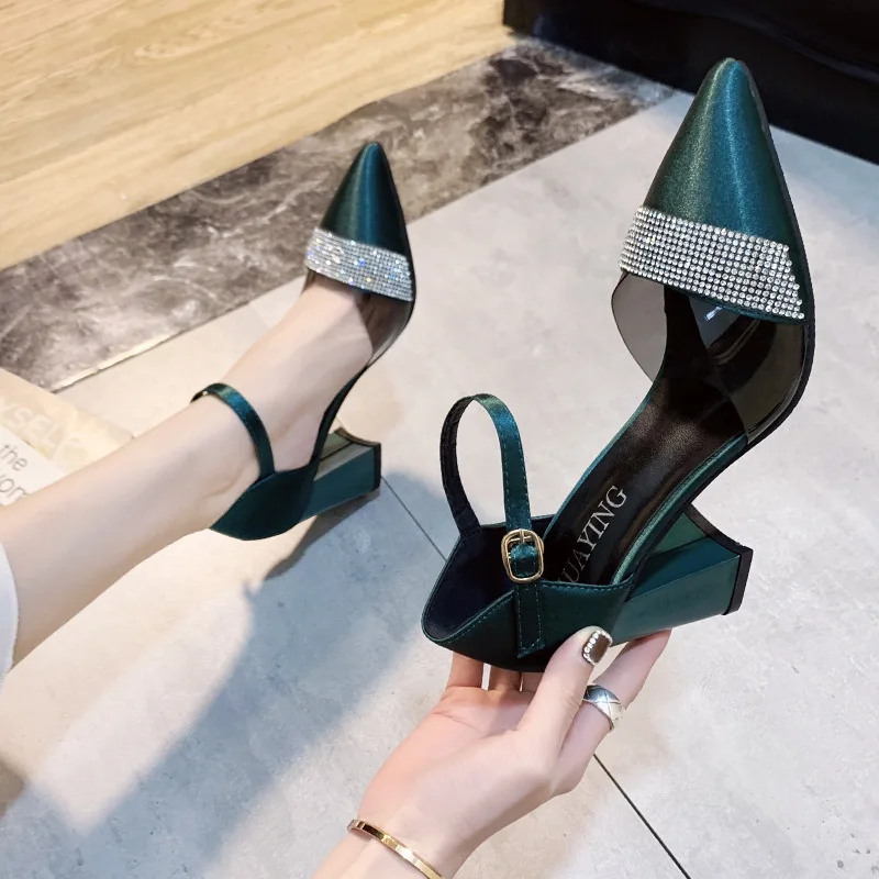 2021 летние модные удобные женские сандалии со стразами односторонняя Пряжка