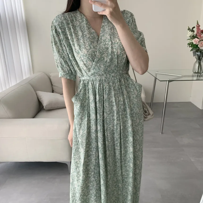 

VICONE Chic v-neck big show thin long short-sleeved dress skirt looser