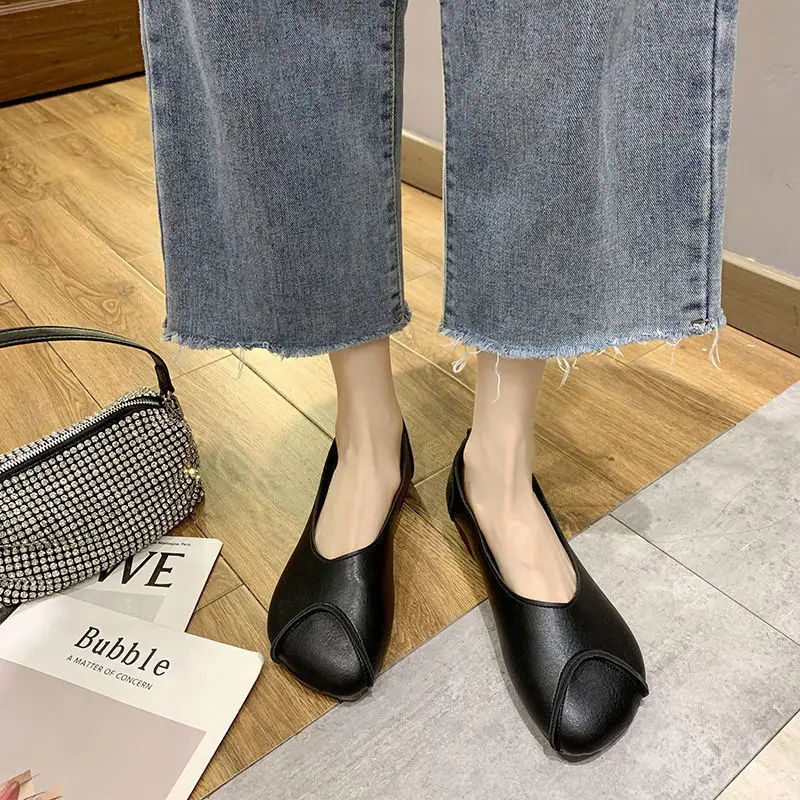 

One-pedal Flat Shoes Shallow Mouth Single Shoes Women Autumn 2021 New Metal Buckle All-match Soft Sole Small Leather Shoes Women