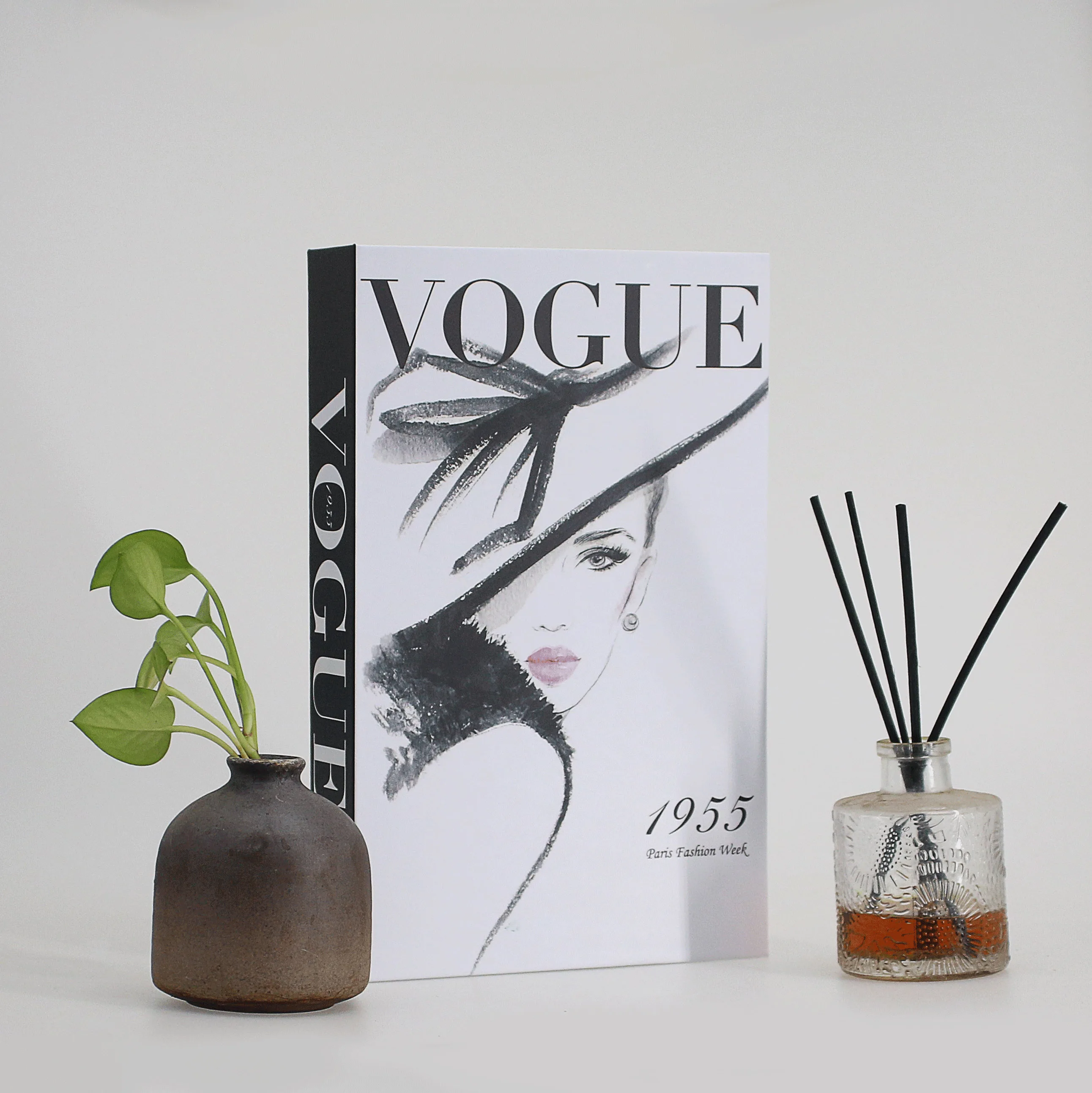 

Artistic Fake Book Hotel Family Bedside Table Bookcase Decoration Elegant Fashion Style Decorative Book Photography Props 2021