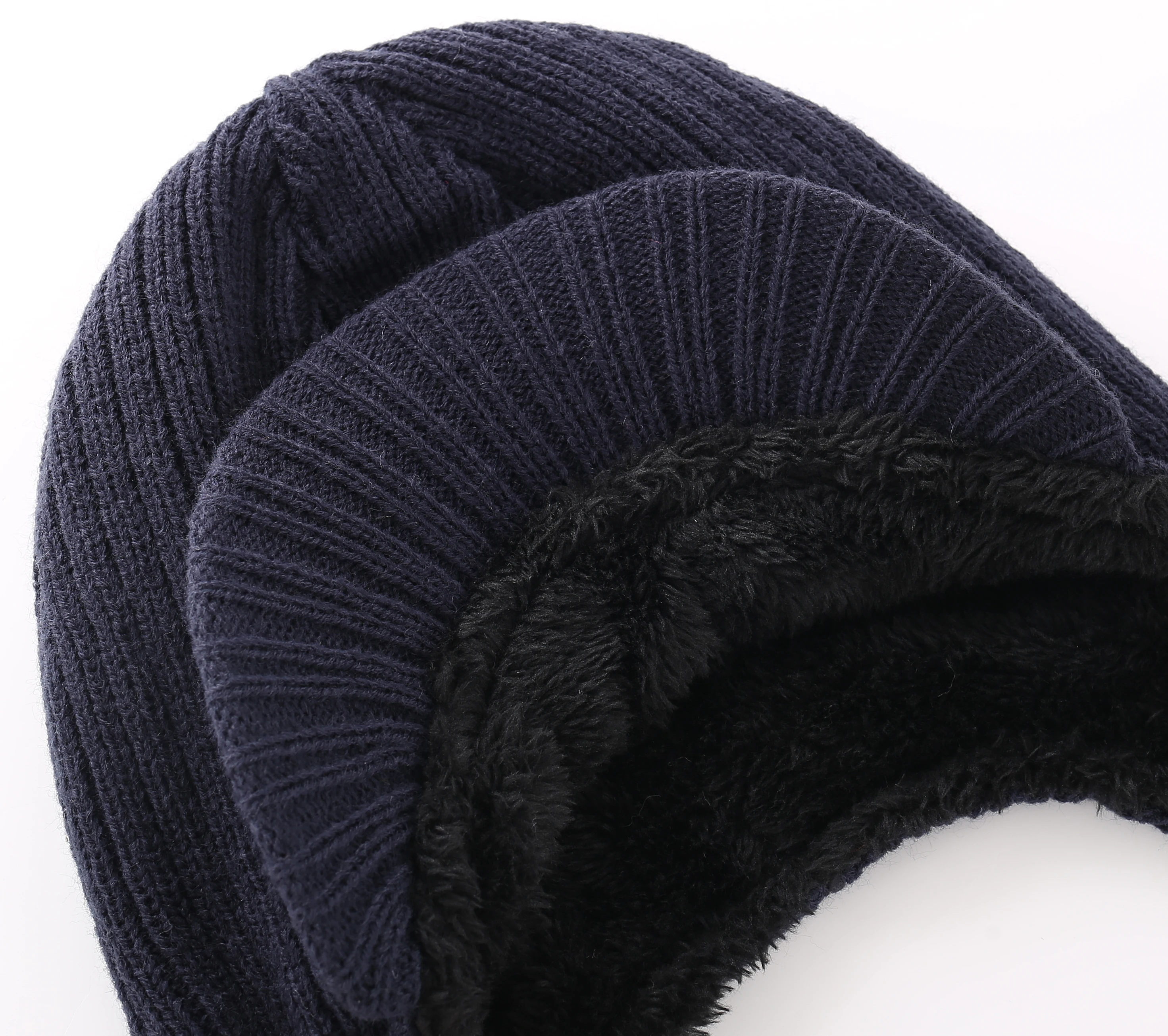 Мужская зимняя шапка с клапаном на ухе ветрозащитная козырьком мягкая теплая