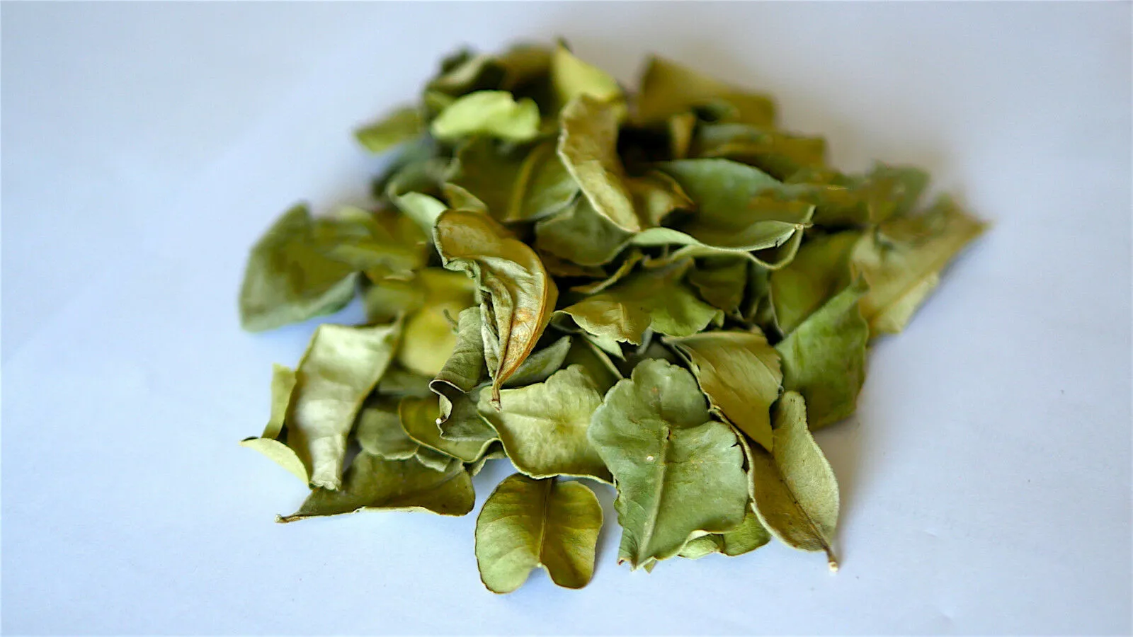 

200g Kaffir lime Dried Leaves ,Asian Thai Cuisine ,Healthy Tea - 50g/bag x 4 bags condiment