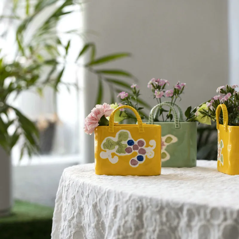 

Creative embossed hand-painted ceramic creative handbag desktop dried flower flower vase/storage jar home decoration ornaments
