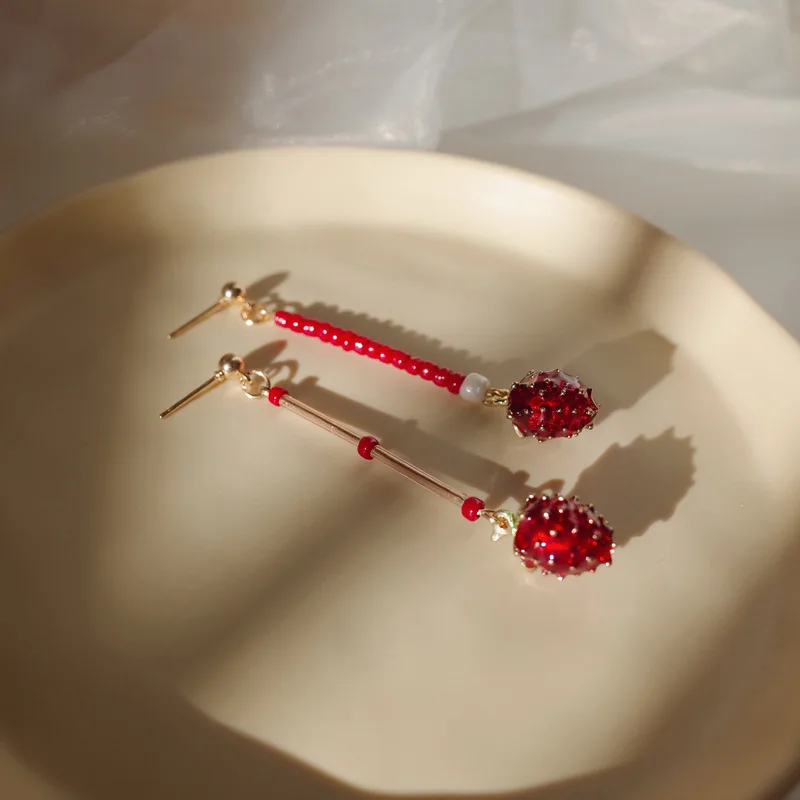 Оригинальный дизайн ассиметричные серьги клубники ручная работа просо бусы