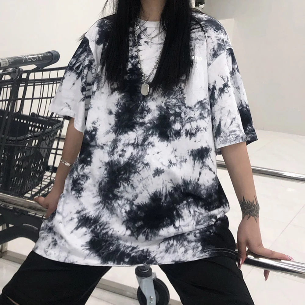 

Goth Tie Dye T-Shirt Harajuku Oversize T Shirt Women White Black Gradient Streetwear Fashion Tee Casual Hip Hop Tops Summer