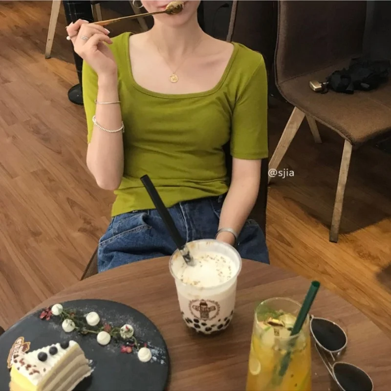 Футболка женская с квадратным вырезом приталенный короткий топ французским