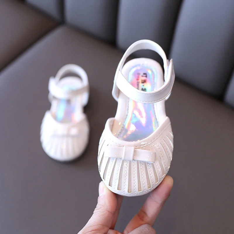 

Children's Fashion Bright Face Sandals Spring And Summer 2021 New Girl's Baby Shoes Korean Version Hollow Baotou Princess Shoes