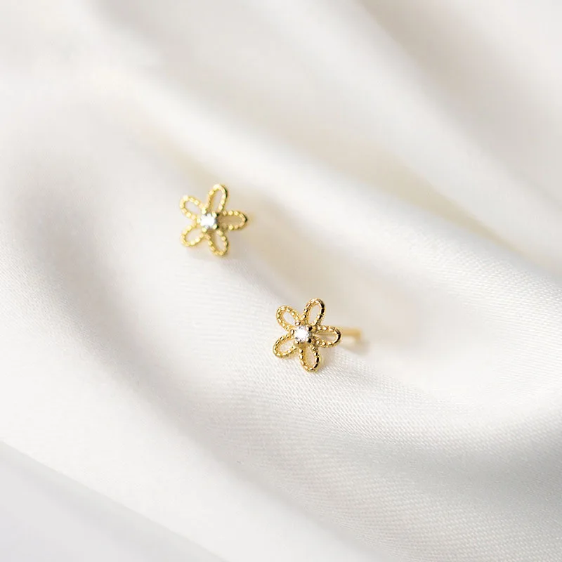 

1Pair Cute Sweet Hollow Mini Small Flower Gold Silver Color Geometric Stud Earrings for Women Korean Fine Jewelry