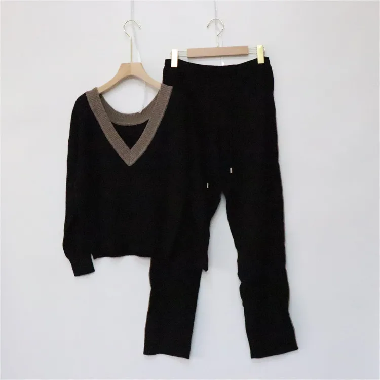 

2020 Rushed Woman Suit Fashion Knitted Cashmere Heavy Checking Nail Chain V - Neck Sexy Backless Sweater And Pants Two Piece