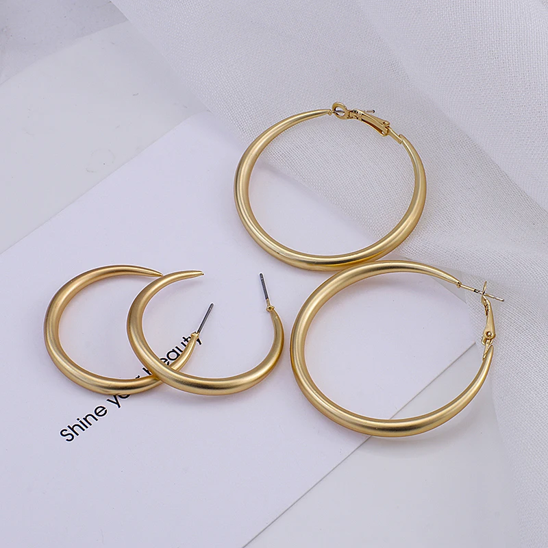

AMORCOME 2021 New Minimalist Gold Metal Large Circle Geometric Round Big Hoop Earrings for Women Girl Wedding Party Jewelry Gift