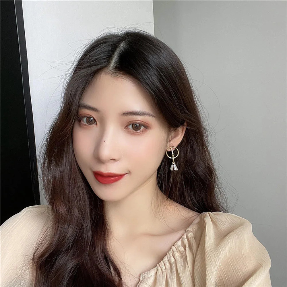 

S925 Needle Contracted Joker Temperament Little Pearl Earring Geometric Asymmetric Shaking Stud earrings Women Jewelry Gifts