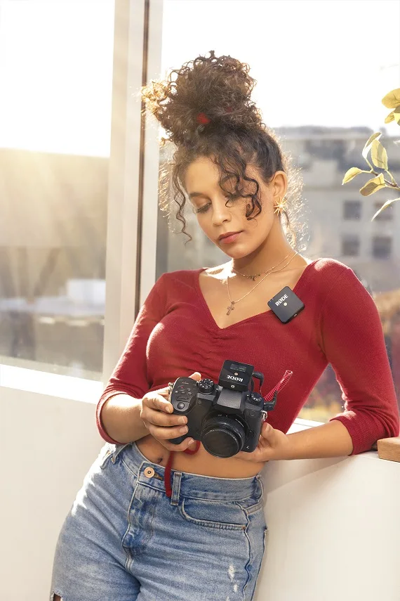 

Little bee Wireless GO Compact Digital Wireless Microphone System 2.4GHz with Built-in condenser microphone for Recording Vlog