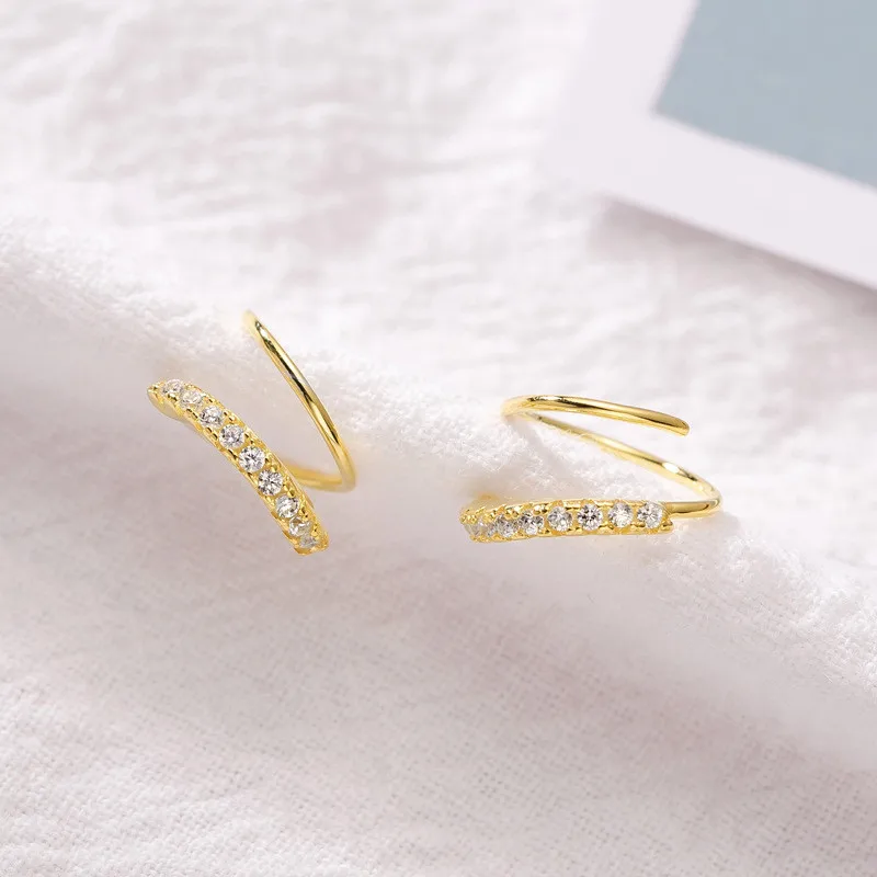 Женские серьги-гвоздики с инкрустацией в виде винтовой ленты Серебро S925 пробы