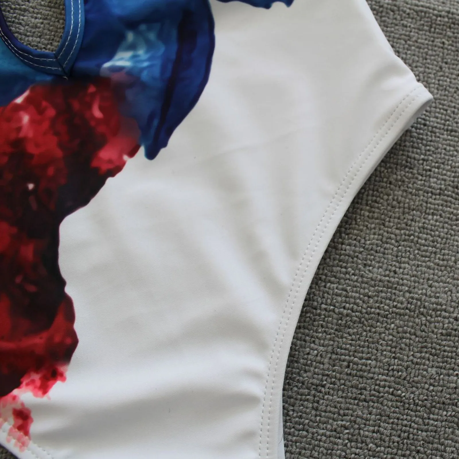 Женское пикантное боди с открытой спиной и V-образным вырезом женское сплошное