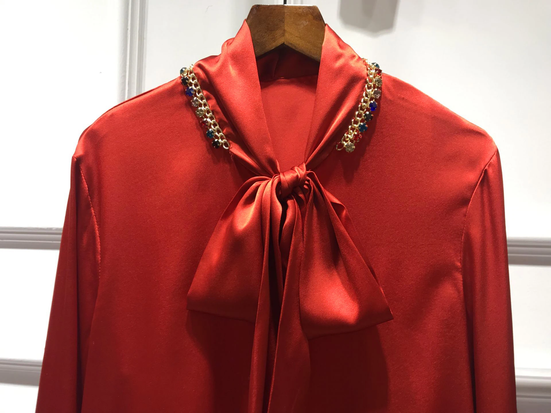 

JCHB 2021 Summer fashion star shows new women's red high end silk shirt