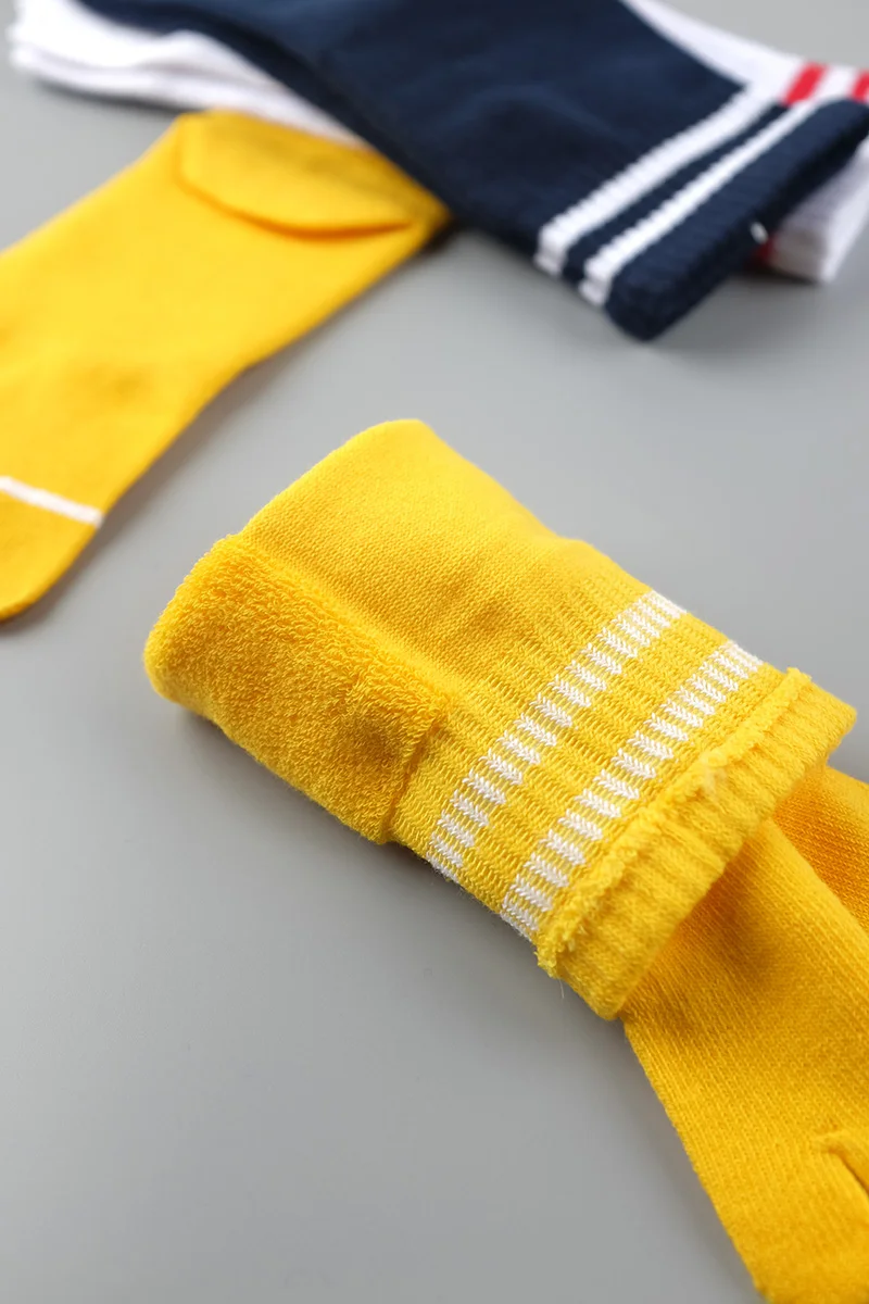 Осенне зимние женские теплые мягкие однотонные носки с мультяшным принтом пятью