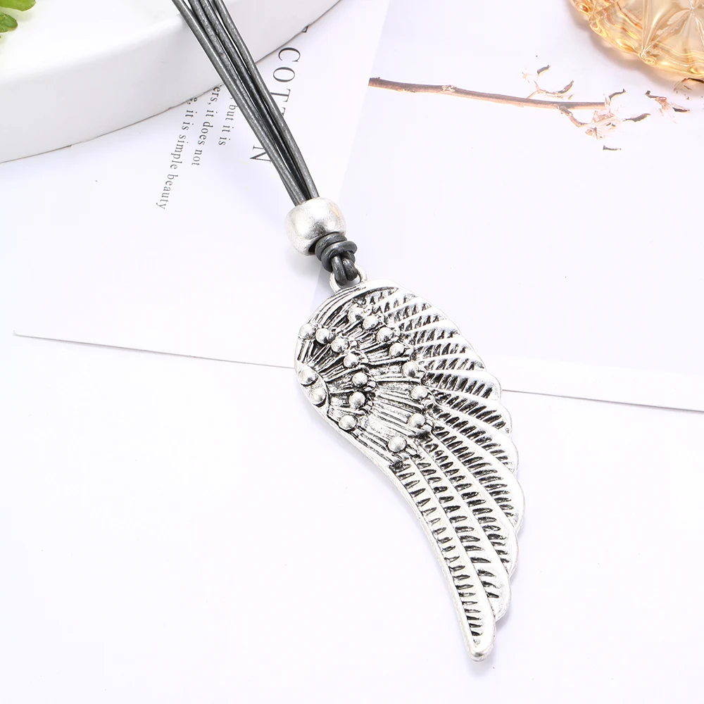 В винтажном стиле толстовка с капюшоном надписью Angel и принтом крылышки кулон