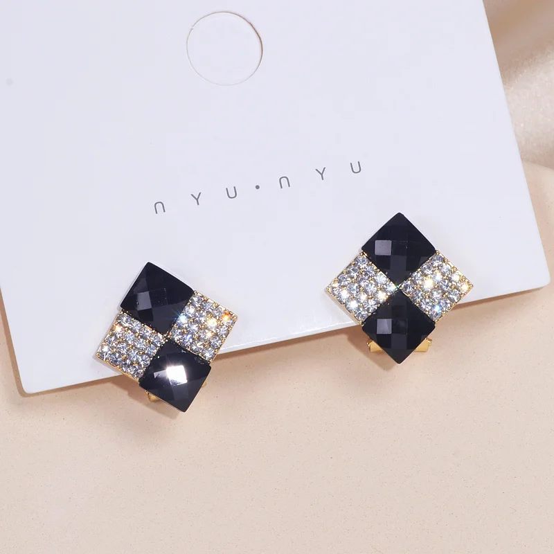 Женские серьги гвоздики с кристаллами большие геометрические золотого цвета