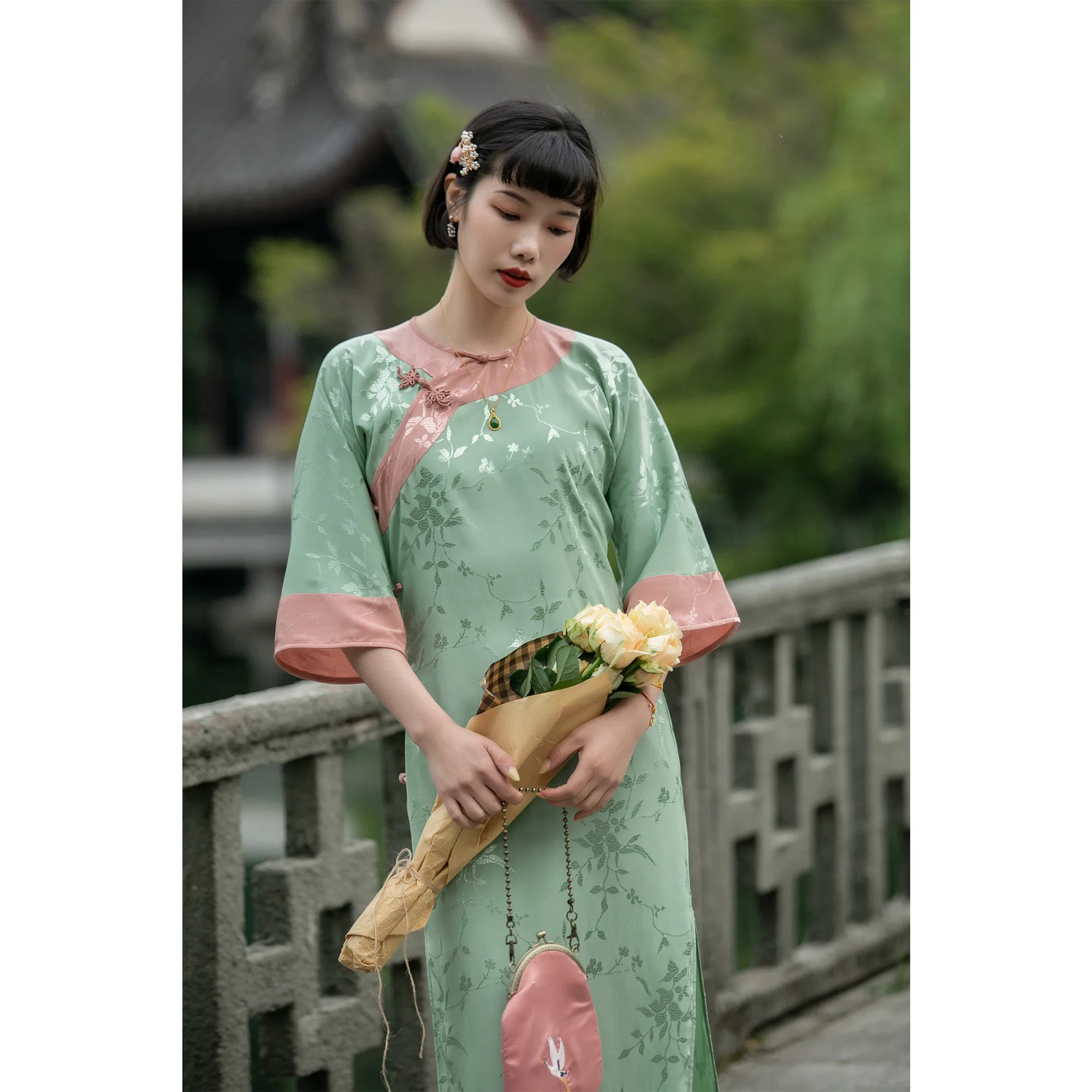 

satin of the republic of China ancient flat color matching cutting round collar sleeves traditional Chinese dress young