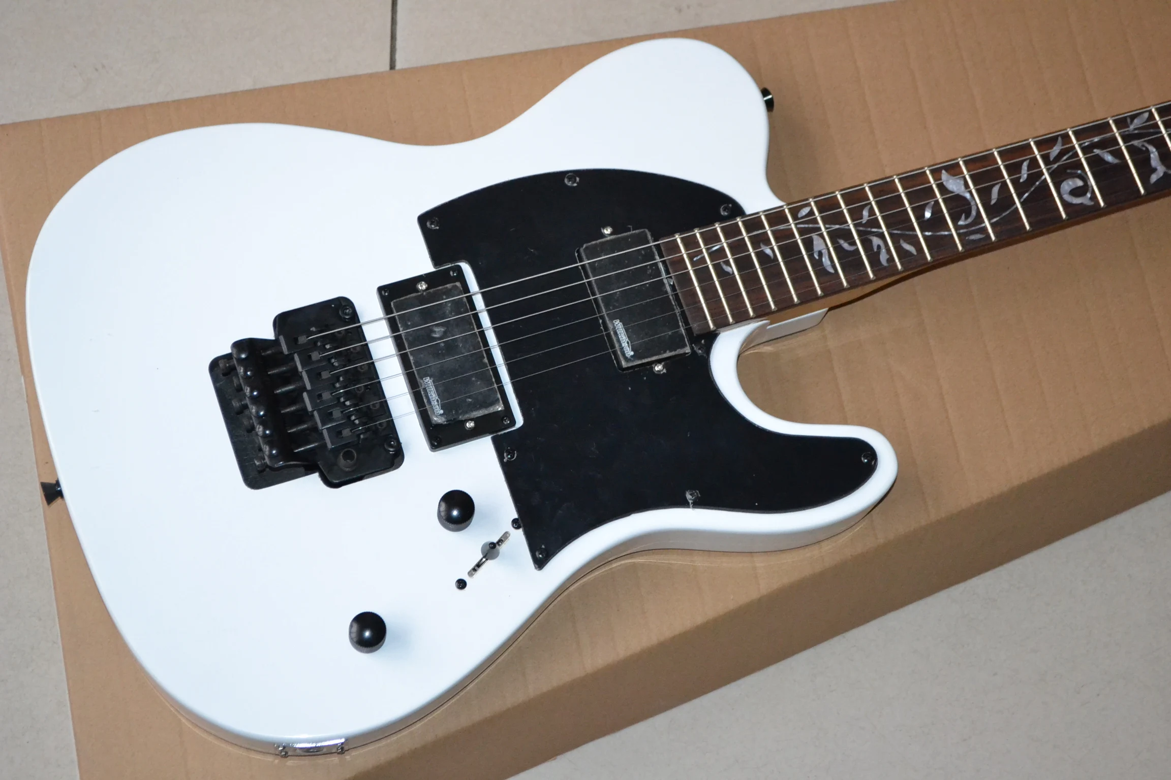 

Signature classic 6-string electric guitar, white body, double rocker bridge, tree of life inlaid, free shipping